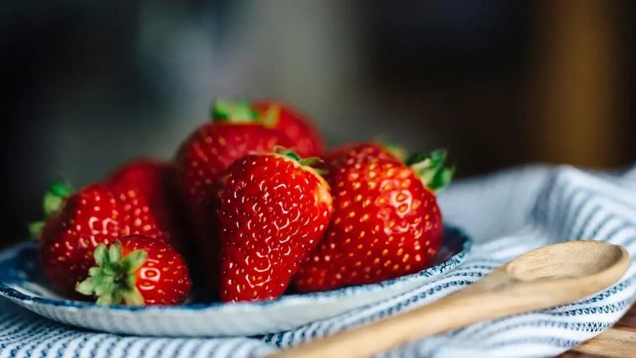Co oznacza sen o truskawkach? Odkryj jego tajemnice i znaczenie