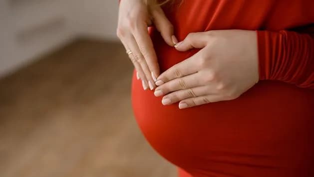 Co oznacza sen o ciąży koleżanki? Odkryj ukryte emocje i symbole